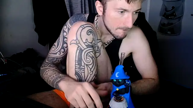 Snapshot of th1_ chatting on 04/03/26, 01:36 th1 online show from 04/03/26, 01:36