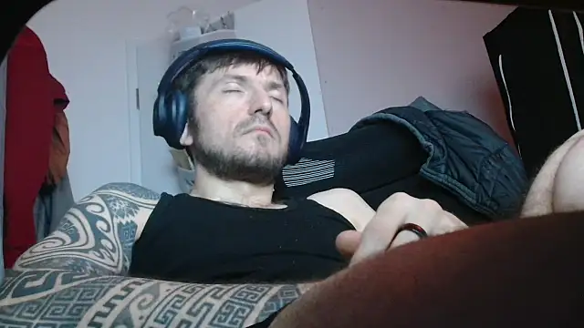 Snapshot of th1_ chatting on 04/14/26, 12:27 th1 online show from 04/14/26, 12:27