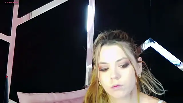 Snapshot of Breezelle chatting on 09/27/25, 04:06 Breezelle online show from 09/27/25, 04:06