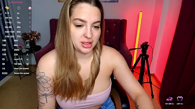 Snapshot of Emma__Ross chatting on 06/13/26, 01:14 Emma Ross online show from 06/13/26, 01:14
