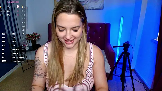 Snapshot of Emma__Ross chatting on 06/14/26, 02:24 Emma Ross online show from 06/14/26, 02:24