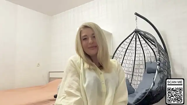 Snapshot of Blondie_xoxoxo chatting on 06/22/26, 09:34 Blondie xoxoxo online show from 06/22/26, 09:34