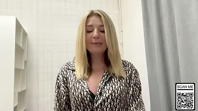 Snapshot of Blondie_xoxoxo chatting on 06/26/26, 10:58 Blondie xoxoxo online show from 06/26/26, 10:58