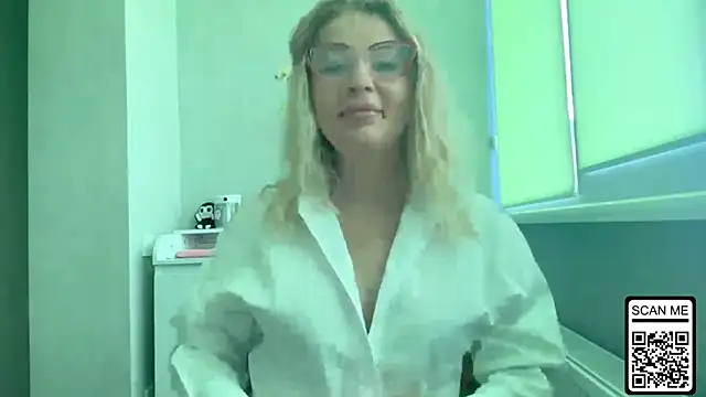 Snapshot of Blondie_xoxoxo chatting on 07/12/26, 10:06 Blondie xoxoxo online show from 07/12/26, 10:06
