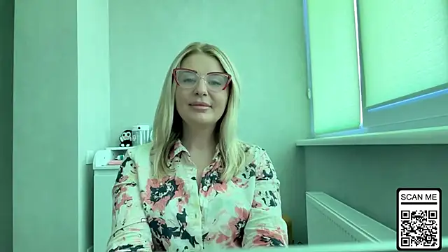 Snapshot of Blondie_xoxoxo chatting on 07/14/26, 09:36 Blondie xoxoxo online show from 07/14/26, 09:36