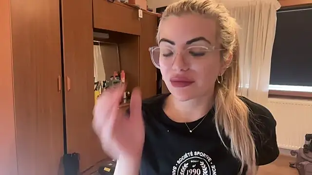 princess17 online show from 09/27/25, 02:11