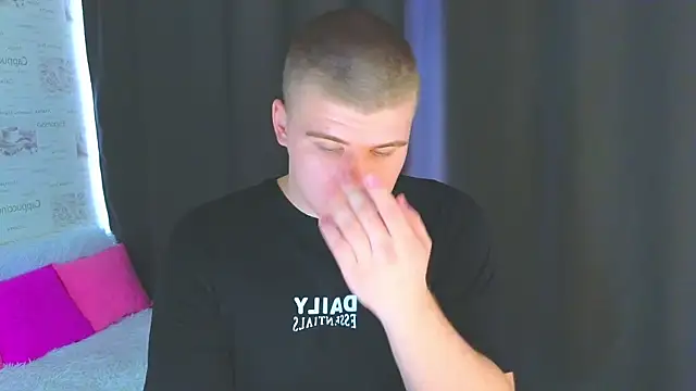 Snapshot of kittenmurr chatting on 10/07/25, 03:47 kittenmurr online show from 10/07/25, 03:47