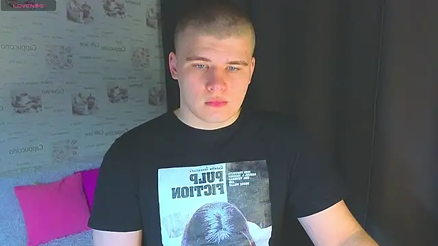 Snapshot of kittenmurr chatting on 10/12/25, 08:19 kittenmurr online show from 10/12/25, 08:19