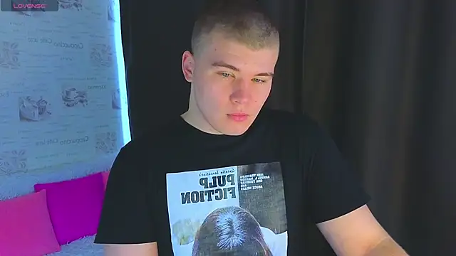 Snapshot of kittenmurr chatting on 10/14/25, 05:19 kittenmurr online show from 10/14/25, 05:19