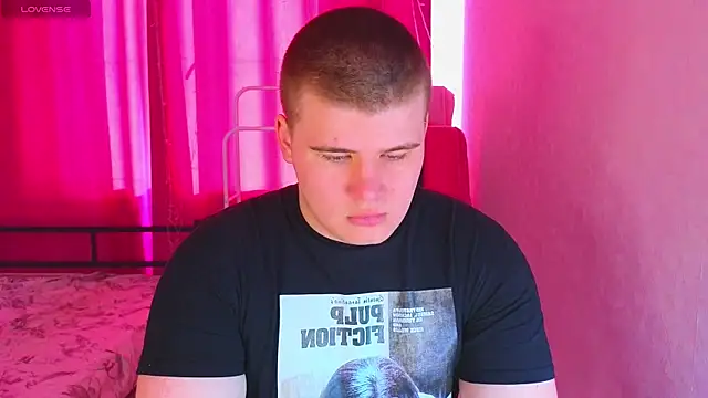 Snapshot of kittenmurr chatting on 04/04/26, 01:48 kittenmurr online show from 04/04/26, 01:48