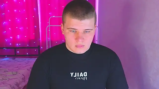 Snapshot of kittenmurr chatting on 04/15/26, 09:38 kittenmurr online show from 04/15/26, 09:38