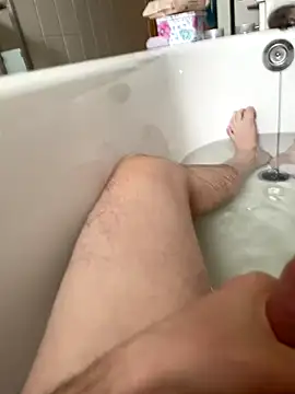 Snapshot of Leonddx chatting on 10/06/25, 12:24 Leonddx online show from 10/06/25, 12:24