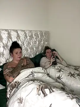 Snapshot of Charsworld chatting on 12/18/25, 05:52 Charsworld online show from 12/18/25, 05:52