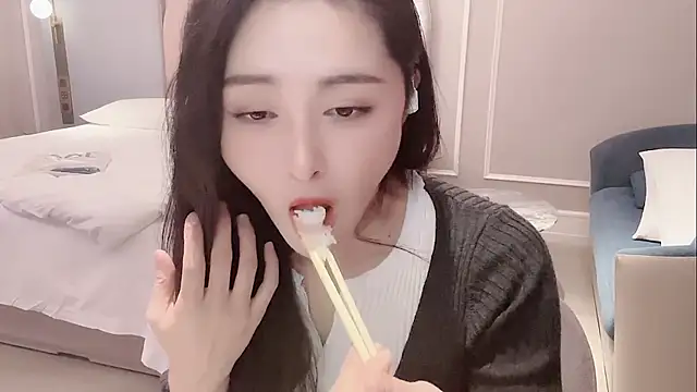 Snapshot of Ianxuan chatting on 11/15/25, 12:45 Ianxuan online show from 11/15/25, 12:45