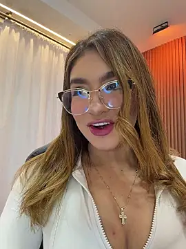 Snapshot of jenn_fit chatting on 05/06/26, 02:19 jenn fit online show from 05/06/26, 02:19