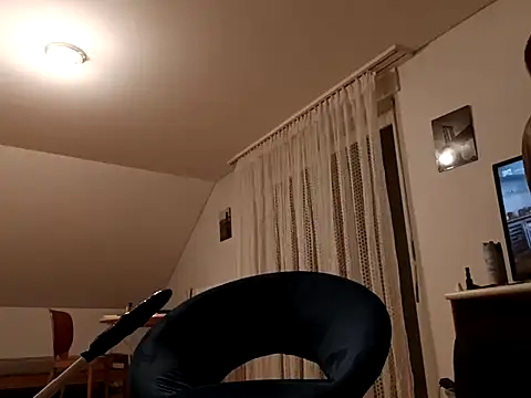 Snapshot of bolo1984 chatting on 10/31/25, 06:31 bolo1984 online show from 10/31/25, 06:31