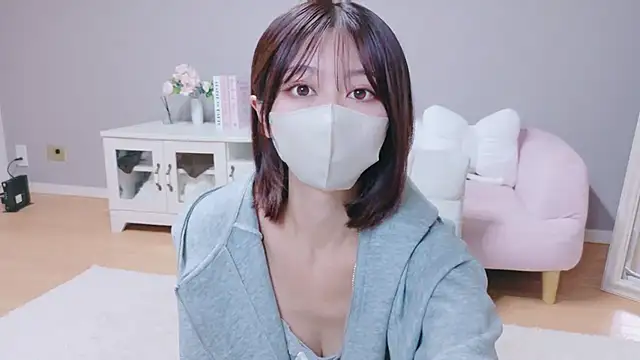 Yuna-ch online show from 09/20/25, 01:45