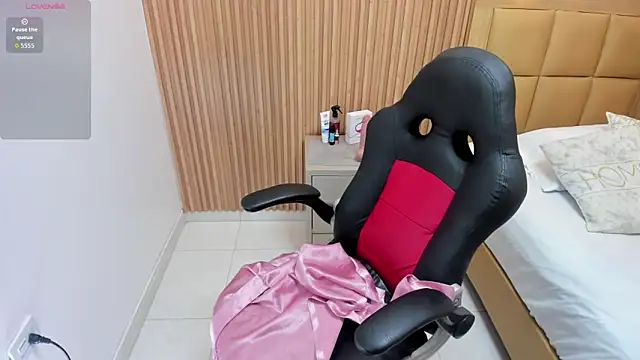 BRIHANACONOR online show from 10/17/25, 12:19