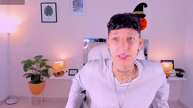 Luci Rose online show from 10/08/25, 02:14