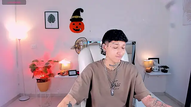 Luci Rose online show from 10/21/25, 02:12