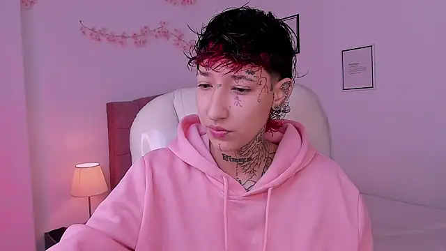 Snapshot of Luci_Rose chatting on 03/03/26, 12:11 Luci Rose online show from 03/03/26, 12:11