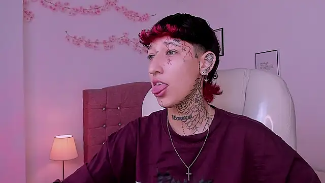 Snapshot of Luci_Rose chatting on 03/04/26, 04:35 Luci Rose online show from 03/04/26, 04:35