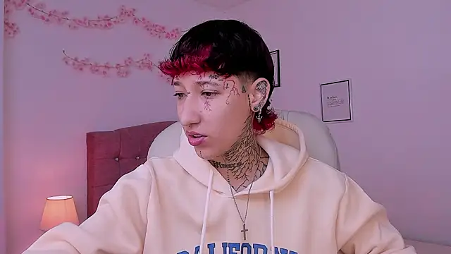 Snapshot of Luci_Rose chatting on 03/05/26, 12:56 Luci Rose online show from 03/05/26, 12:56