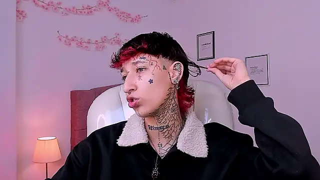 Snapshot of Luci_Rose chatting on 03/10/26, 04:12 Luci Rose online show from 03/10/26, 04:12