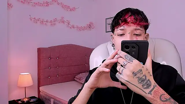 Snapshot of Luci_Rose chatting on 03/12/26, 04:57 Luci Rose online show from 03/12/26, 04:57