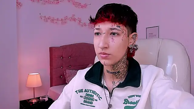 Snapshot of Luci_Rose chatting on 03/18/26, 04:21 Luci Rose online show from 03/18/26, 04:21