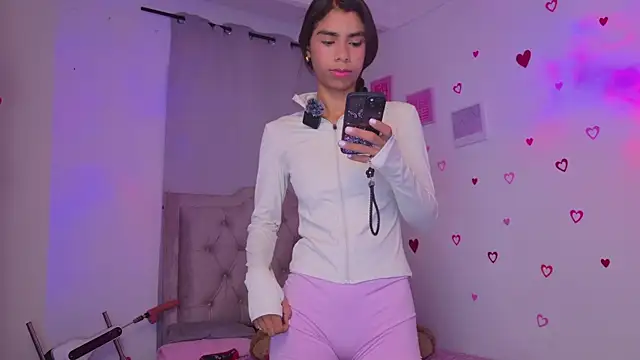 BrunetteAdams001 online show from 03/25/26, 09:37