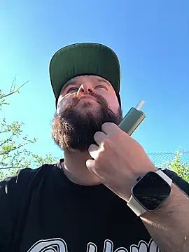 Snapshot of Ole_Plus chatting on 04/15/26, 07:59 Ole Plus online show from 04/15/26, 07:59