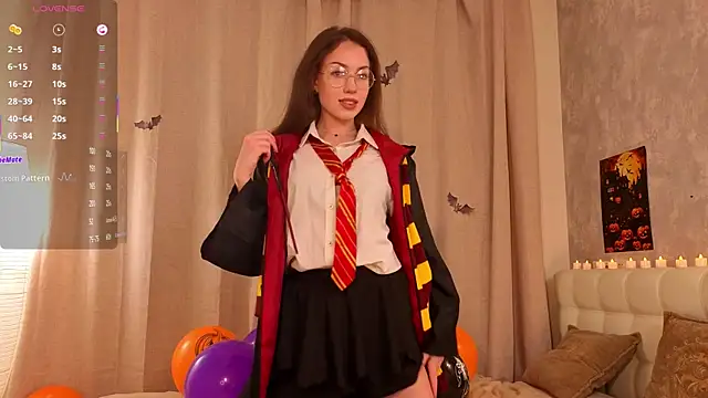 Snapshot of RenateRansone chatting on 10/31/25, 05:47 RenateRansone online show from 10/31/25, 05:47