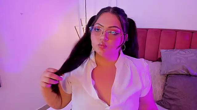 Snapshot of Tessa_Sinclaire chatting on 10/04/25, 08:29 Tessa Sinclaire online show from 10/04/25, 08:29