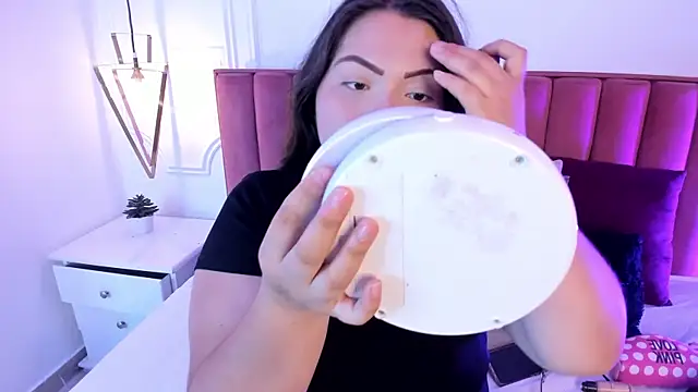 Snapshot of Tessa_Sinclaire chatting on 10/13/25, 07:36 Tessa Sinclaire online show from 10/13/25, 07:36