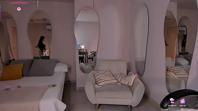 Snapshot of VeronicaBlue chatting on 03/27/26, 10:04 VeronicaBlue online show from 03/27/26, 10:04