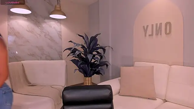 AyshelBrown online show from 09/13/25, 07:24