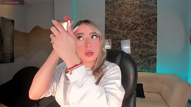 Snapshot of LizzCooper chatting on 11/14/25, 04:11 LizzCooper online show from 11/14/25, 04:11