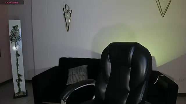 Snapshot of LizzCooper chatting on 11/25/25, 03:28 LizzCooper online show from 11/25/25, 03:28