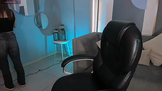 Snapshot of LizzCooper chatting on 11/30/25, 05:28 LizzCooper online show from 11/30/25, 05:28