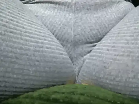 Snapshot of Darkplay_extreme chatting on 12/17/25, 11:33 Darkplay extreme online show from 12/17/25, 11:33