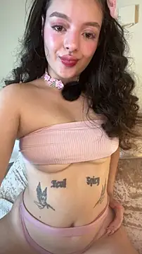 Snapshot of AriaHeavenss chatting on 11/11/25, 12:21 AriaHeavenss online show from 11/11/25, 12:21