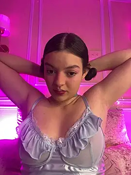 Snapshot of AriaHeavenss chatting on 12/14/25, 02:39 AriaHeavenss online show from 12/14/25, 02:39