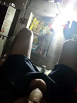 Snapshot of honey_beby chatting on 09/28/25, 03:50 honey beby online show from 09/28/25, 03:50