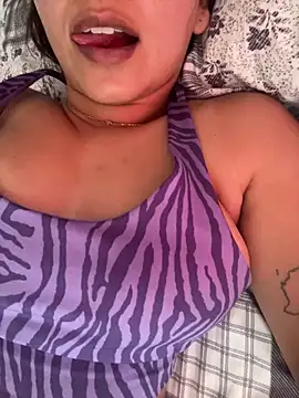 Snapshot of LatinaHottt chatting on 03/15/26, 08:48 LatinaHottt online show from 03/15/26, 08:48