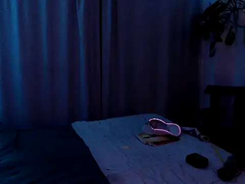 Snapshot of bluegoddessstoned chatting on 10/03/25, 02:52 bluegoddessstoned online show from 10/03/25, 02:52