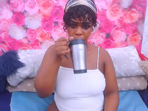 Snapshot of MiniMinaj chatting on 11/26/25, 08:15 MiniMinaj online show from 11/26/25, 08:15