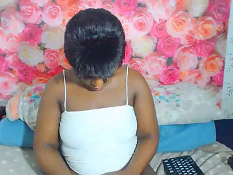 Snapshot of MiniMinaj chatting on 12/14/25, 05:07 MiniMinaj online show from 12/14/25, 05:07