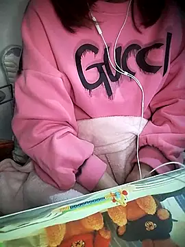 Snapshot of Kuncute chatting on 12/15/25, 05:55 Kuncute online show from 12/15/25, 05:55