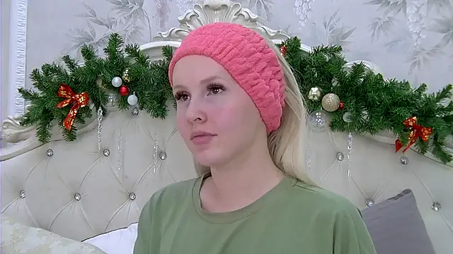 EllieFrosty  online show from 12/14/25, 02:11